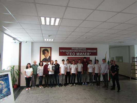 Десет ученика бяха отличени за доблестната си постъпка 
 Снимка: ОДМВР Стара Загора
