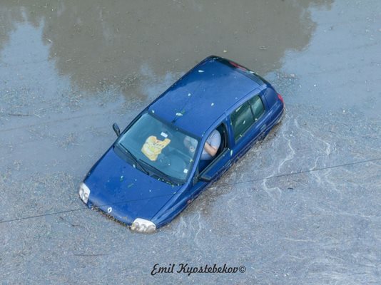 Потопът в Русе / Снимка: Емил Кьостебеков