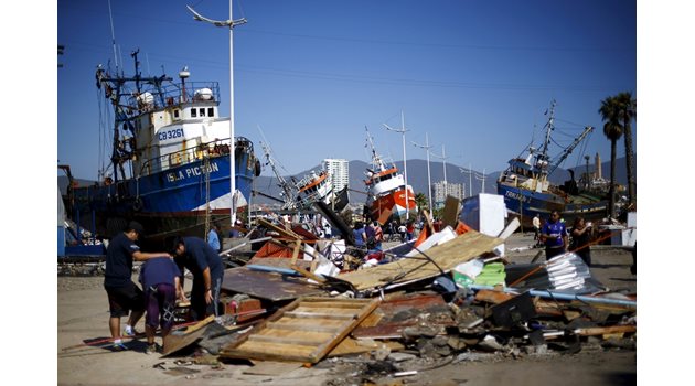ВЕРИЖНА РЕАКЦИЯ: 8,8 по Рихтер разтърсва Чили през 2010 г., следва цунами, унищожило няколко крайбрежни града и убило 342-ма души.