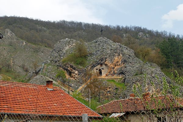 Скалният параклис в Трън / Снимки: България ДНЕС