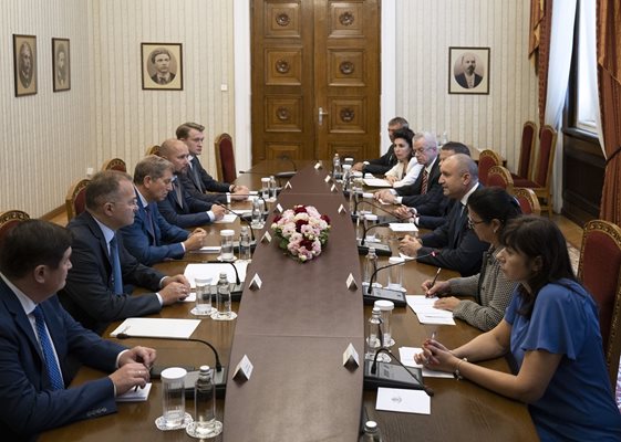 В четвъртък президентът на “Лукойл” Вадим Воробьов 
бе в България и се срещна с президента Румен Радев и
 служебното правителство.