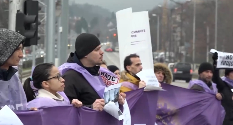 Служители на МОСВ протестираха заради ниските заплати, блокираха булевард в София