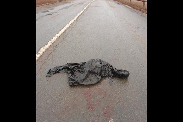 Кърваво яке остана на моста след разстрела на Богровеца. 
СНИМКА: НИКОЛАЙ ЛИТОВ