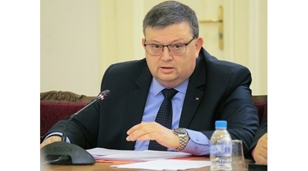 Цацаров реши преди политиците: дава оставка до дни, тръгва си на 1 март