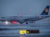 Отмениха 170 полета на летището във Франкфурт заради снега
