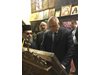 Премиерът Бойко Борисов се поклони на Божи гроб по време на посещението си в Йерусалим. Според Евангелията се смята, че Божи гроб е гробницата в скалата, в която е бил погребан Исус Христос след разпъването му на кръста, и преди Възкресението Христово. 
Българският министър-председател бе в израелската столица,