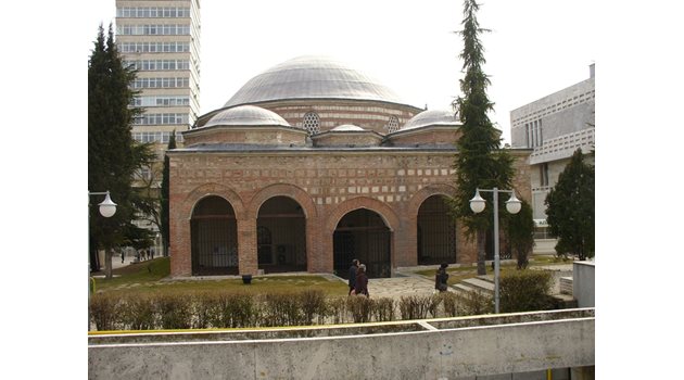 Преди няколко години страстите в Стара Загора се разгоряха, защото Главното мюфтийство поиска от съда собствеността на Ески джамия, превърната днес в Музей на религиите.