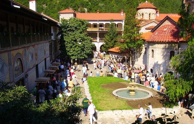 Бачковският манастир е вторият по големина у нас след Рилския