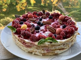 Палачинкова торта с малини