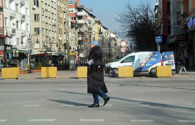 Васко не обича охраните, затова се движи сам