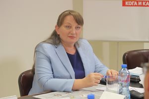 Деница Сачева: Почти два пъти е паднал броят на осиновяванията