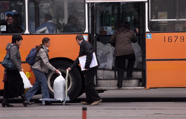 Автобус катастрофира край Русе, 19 ранени са в болница