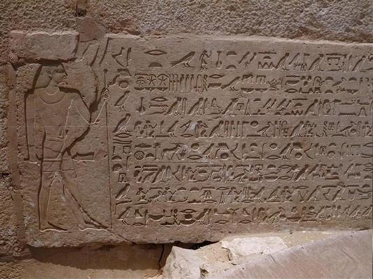 Някои надписи като този, намиращ се в Луксор, могат да бъдат тълкувани по много различни начини, обяснява египтологът.