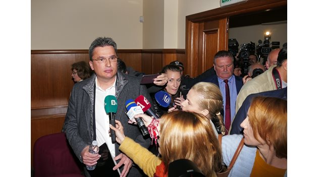 Разпитът на ключовия свидетел по КТБ Бисер Лазов ще продължи и през април.