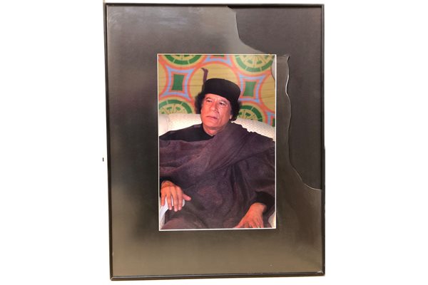 Счупеният Кадафи