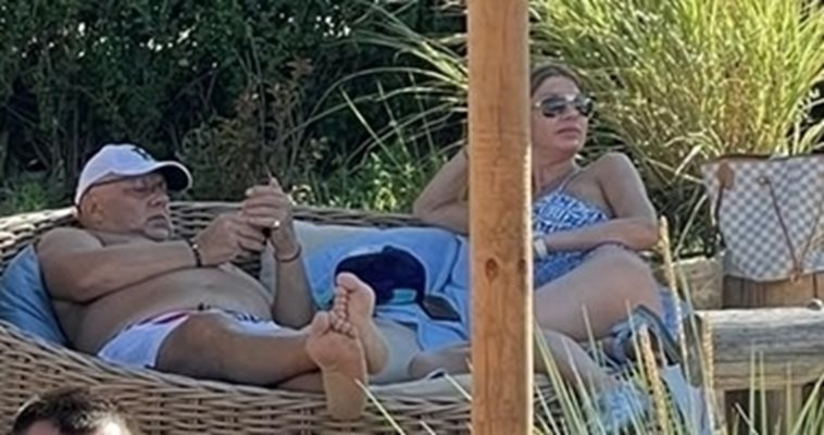 PHOTO BOMB! Former minister Krasen Kralev with a young boyfriend on the beach