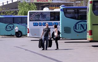 373 млн. души се качват на автобус – 15 пъти повече, отколкото във влака (Графика)