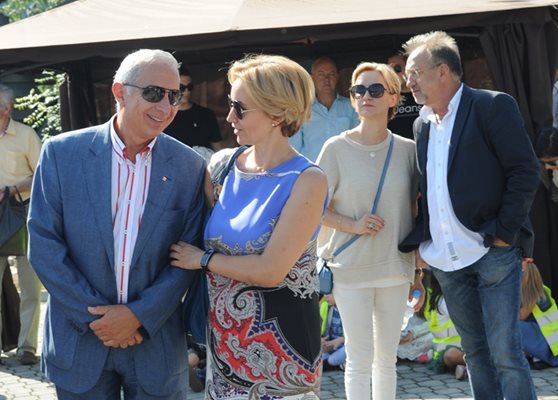 Ексшефът на Народното събрание Огнян Герджиков наблюдаваше церемонията в компанията на съпругата на Соломон - Гергана Паси.