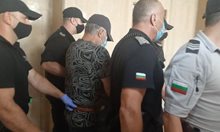 Обвиненият в 2 убийства Рагевски мълчи и в съда (обновена, видео)