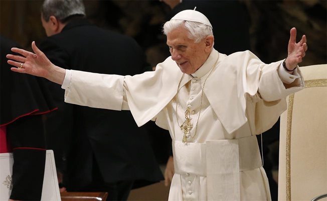 Папата по време не генералната аудиенция във Ватикана
Снимка: Ройтерс