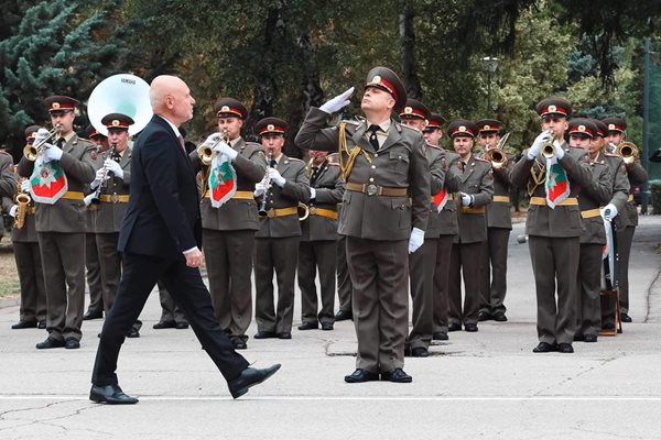 Министър Тодор Тагарев бе на откриването на учебната година във Военната академия в София. СНИМКА: ГЕОРГИ КЮРПАНОВ