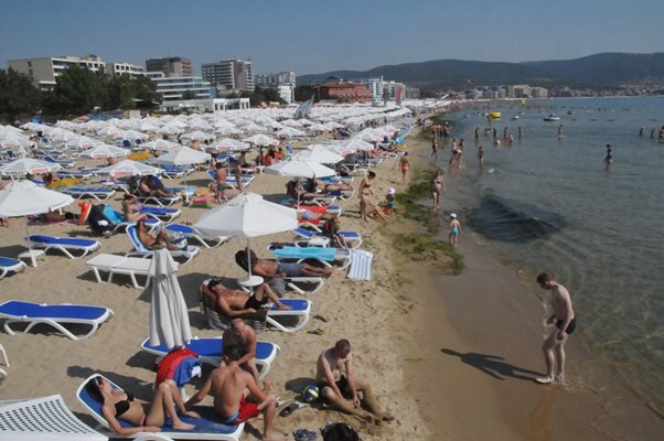 Така ще изглеждат големите плажове по Черноморието през идния сезон.  СНИМКА: ЕЛЕНА ФОТЕВА
