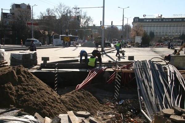 Съвременният площад на Пловдив е разкопан. Древните останки ще бъдат интегрирани в него.