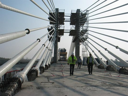 Съкращенията на Дунав мост 2 започнаха поради изпълнение на голяма част от строителните дейности.
Снимка: Ваня Ставрева
