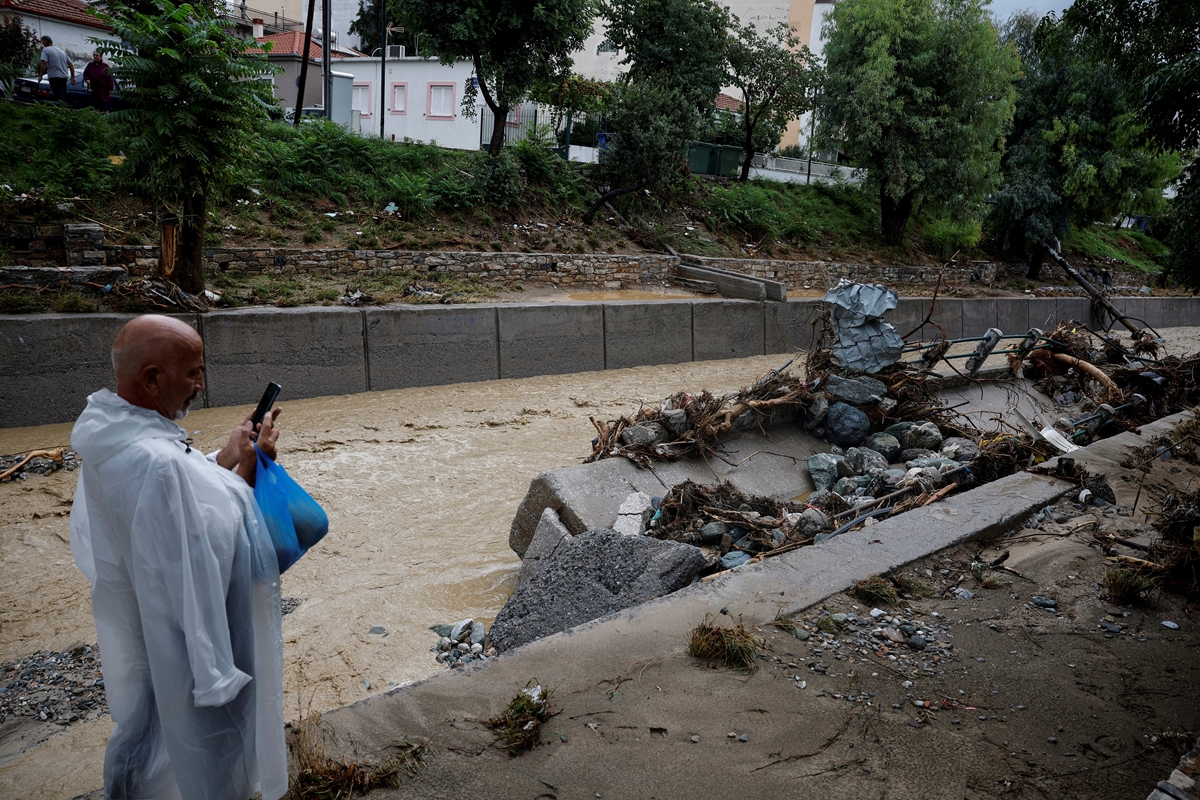 Експерти от Нидерландия инспектират щетите от наводненията в Гърция