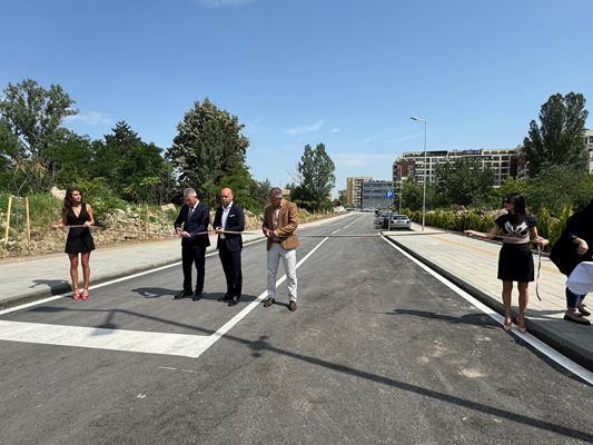 Улица “Георги Странски” е възлова за район “Източен”. Тя бе от първите обекти, които кметът Костадин Димитров откри.