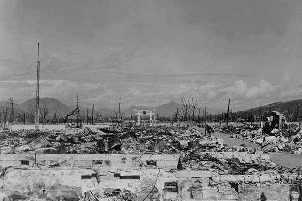 Архивни кадри от атомната бомбардирвка в Нагасаки. Снимки: Ройтерс 