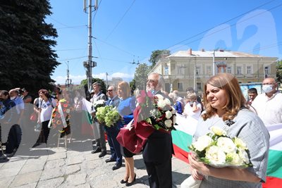 Кметът на София Йорданка Фандъкова по време на честванията по случай рождението на Иван Вазов СНИМКИ: Николай Литов