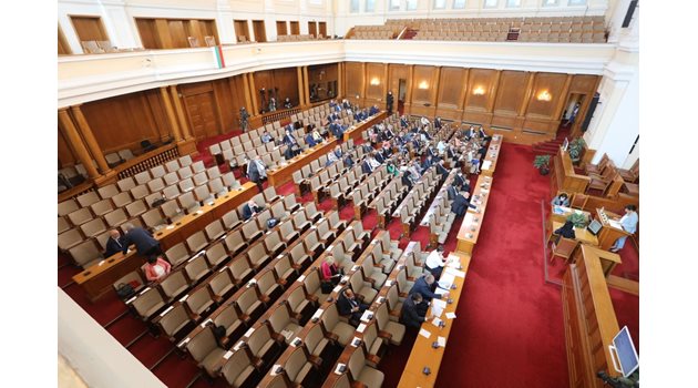 Депутатите гласуваха на второ четене промени в закона за лекарствата при почти празна от левицата зала. СНИМКА: НИКОЛАЙ ЛИТОВ