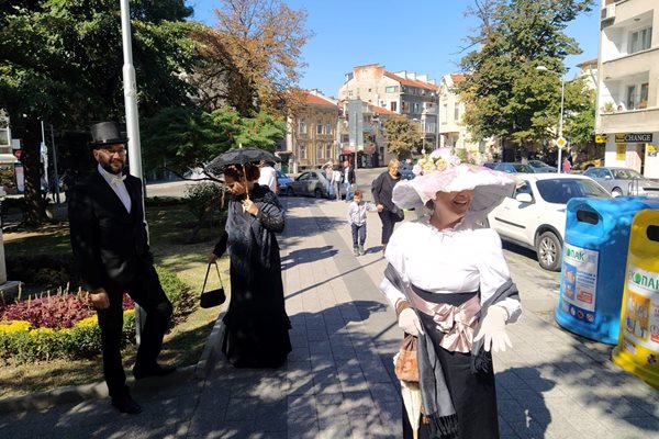 Пловдивски кокони чакаха монарха.