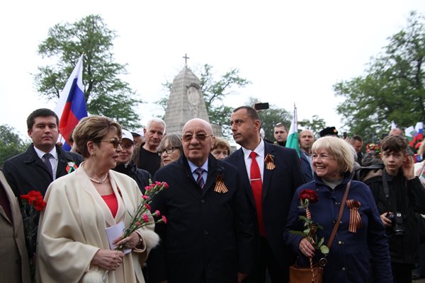Елеонора Митрофанова и Георги Гергов на Альоша в Пловдив на 9 май.