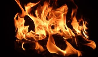 30-годишен пострада тежко при пожар в Пловдив