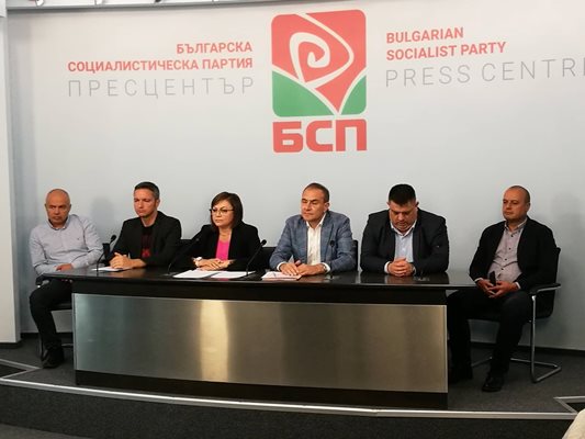 Нинова няма да подава оставка, БСП няма да подкрепи кабинет на ГЕРБ.
Снимка: Велислав Николов