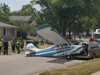 Малък самолет се разби на улица в Уисконсин (Видео)