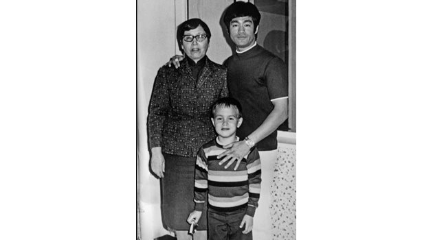 С майка си и сина си Брандън, 1970 г.
