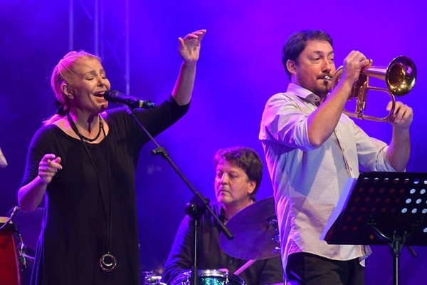 След 14-годишна пауза Хилда Казасян пя пак на фестивала в Банско.