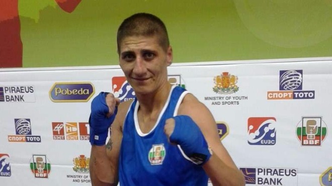 Две българки отпаднаха в 1/4-финалите на световното по бокс в Индия