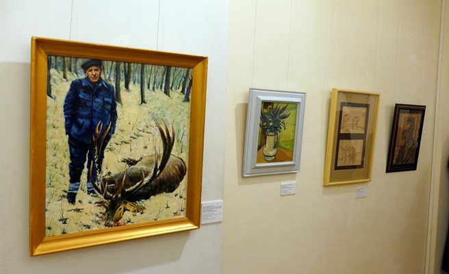 Една от дарените картини, които предизвикаха голям интерес, е “Тодор Живков при отстрел на благороден елен” на Димитър Мурджиев.