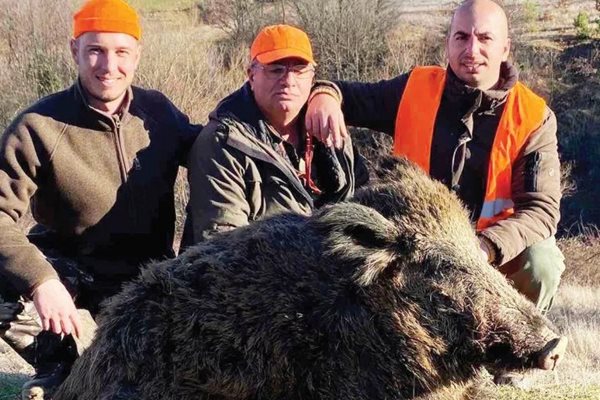 Ловците от Скалак повалят младия екземпляр