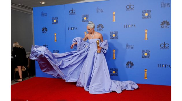 Лейди Гага носеше разкошна бледолилава рокля и диаманти за милиони на тазгодишните награди “Златен глобус”.