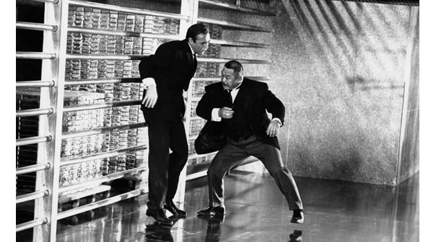 Джеймс Бонд разкрива магнат крадец във Форт Нокс в първия блокбастър за агент 007 през 1964 г.