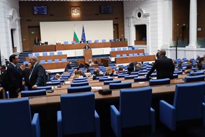 За втори път парламентът отряза „Възраждане" за референдума срещу еврото