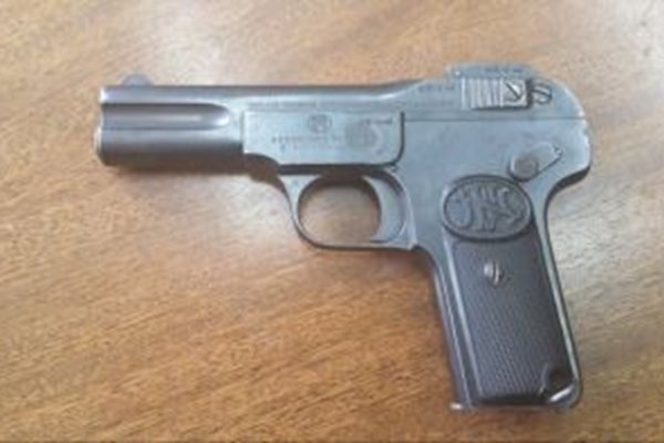 Пистолетът на Яворов, с който се застрелва Лора