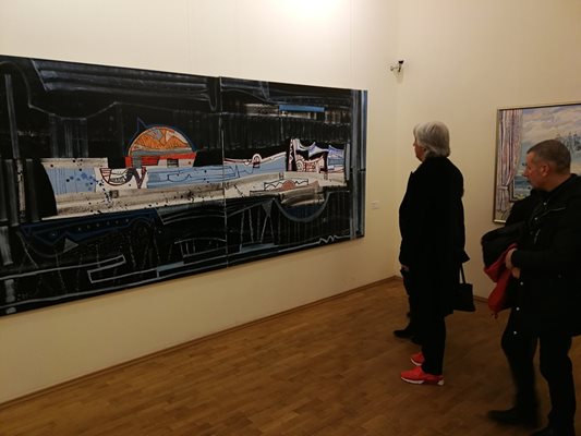 На откриването на изложбата в Националната галерия дойдоха стотици посетители.