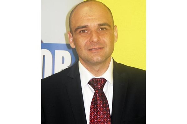 От ГЕРБ с личната подкрепа на министър Томислав Дончев издигнаха заместника му в общината Николай Сираков.