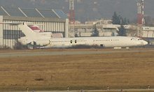 4-ма отвличат самолет - искат курс към Виена, разбират, че са разкрити във Варна по якето на служител от летището